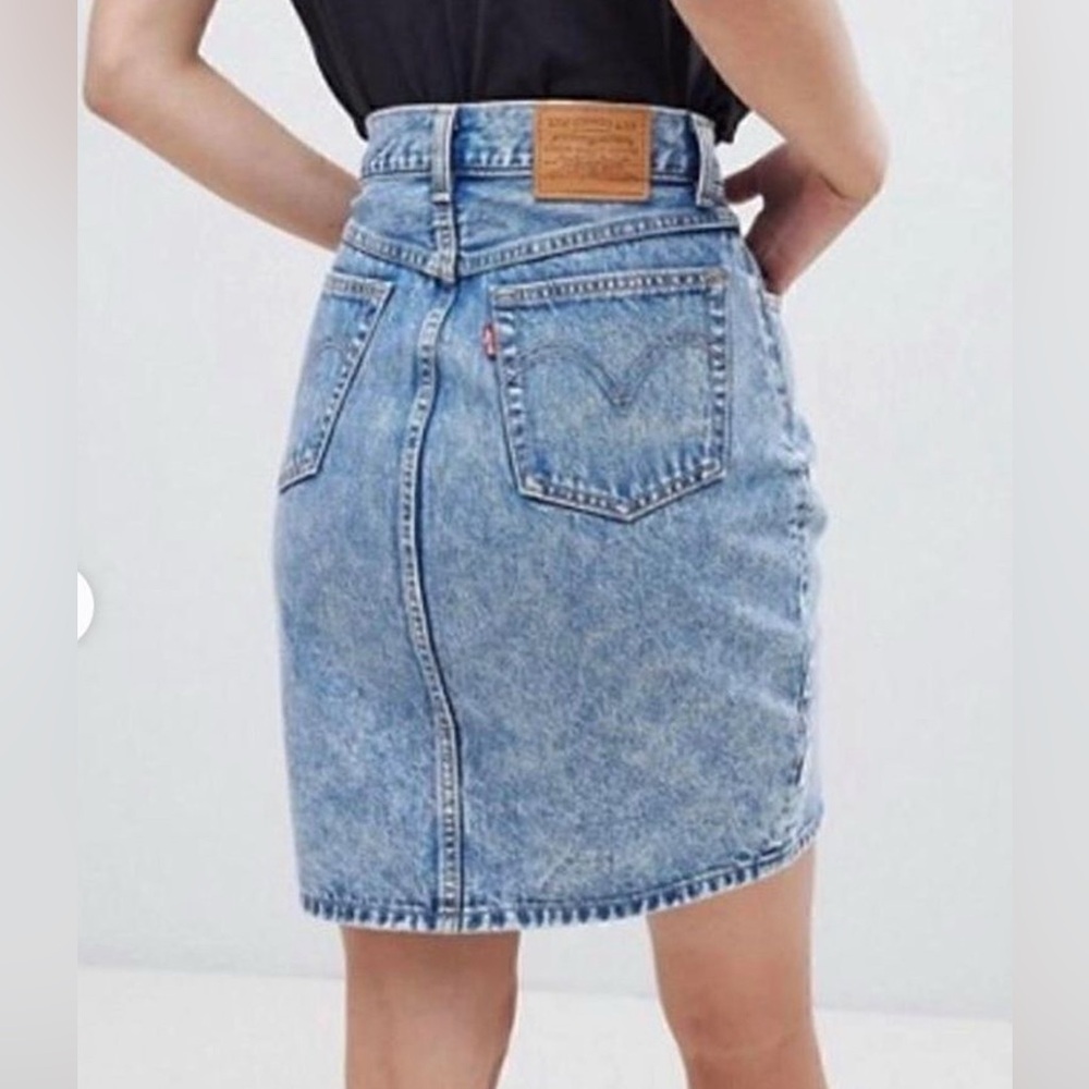 Levi's Premium! Light Wash Denim Skirt